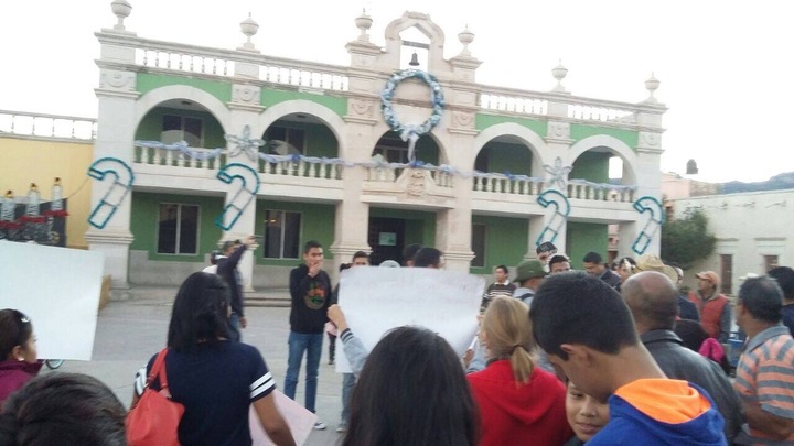 Marchan en Canatlán contra el 'gasolinazo'