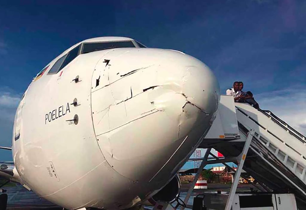 Dron choca contra un avión y provoca daños en su estructura