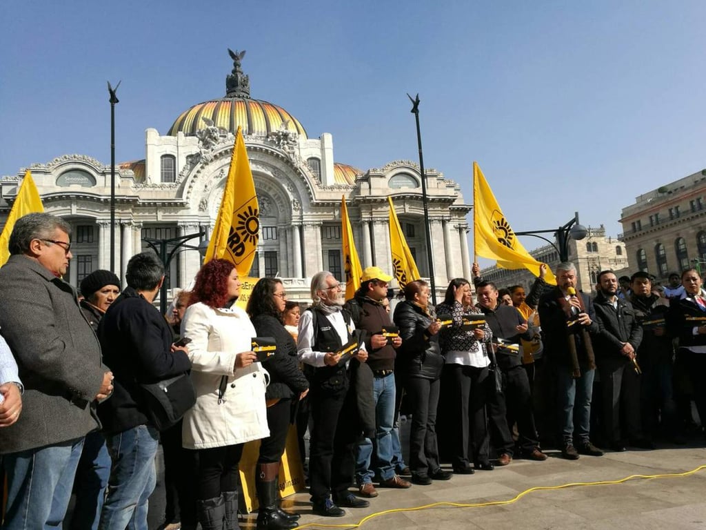 Protesta PRD contra el 'gasolinazo' en Bellas Artes