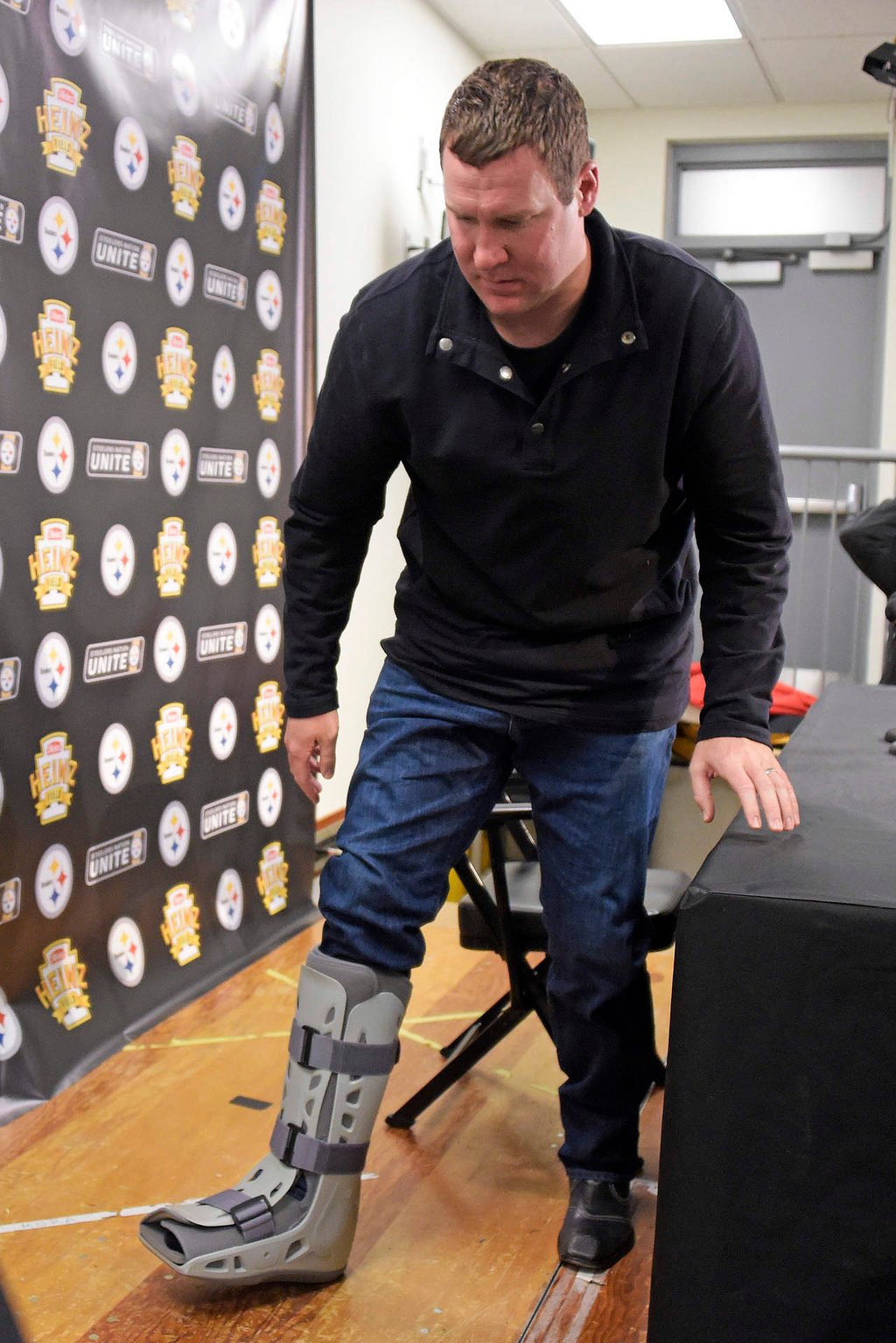 Roethlisberger se lesionó el tobillo en la victoria de Steelers