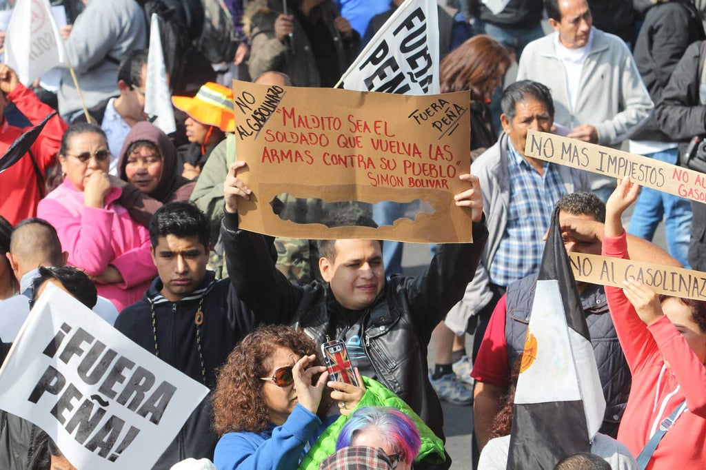Protestan 4 mil contra el 'gasolinazo'; van al Zócalo