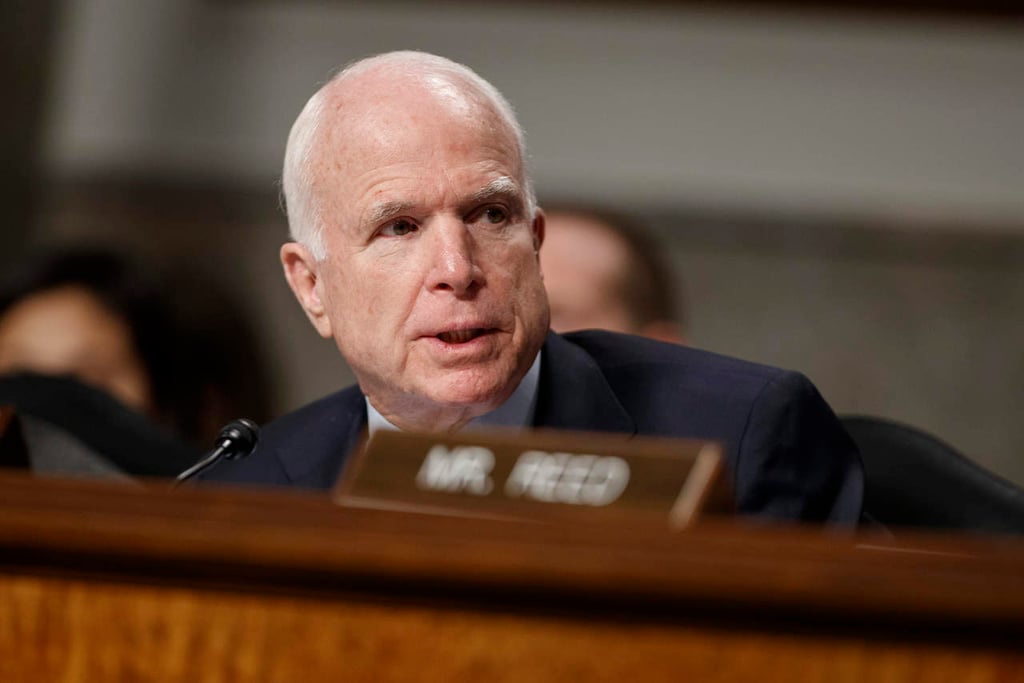 Senador McCain estaría enterado de reporte sobre Trump