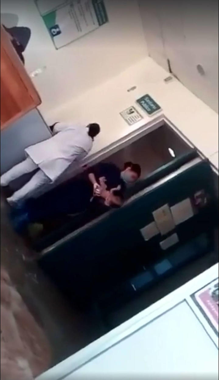 Denuncian parto en baño del IMSS de Gómez Palacio
