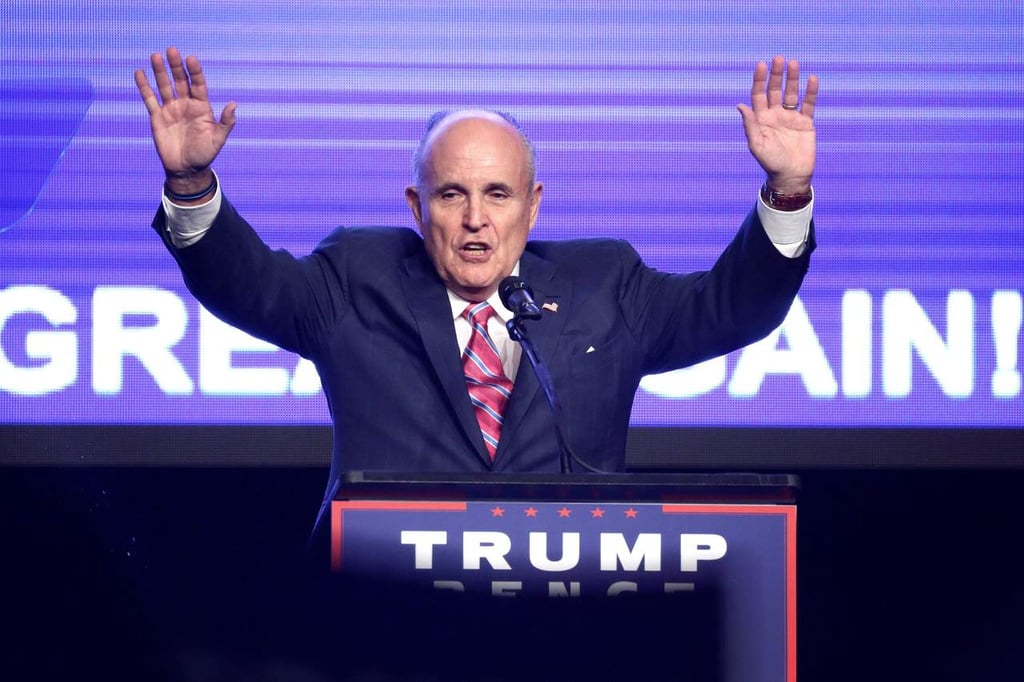 Nombra Trump a Giuliani para presidir juntas de seguridad cibernética