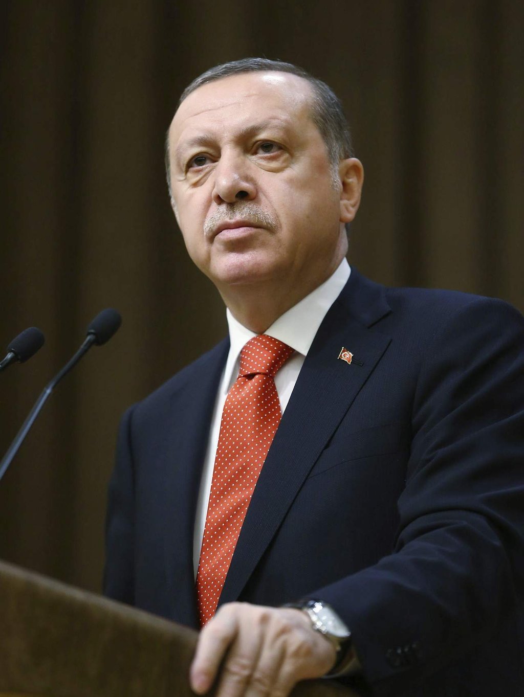 Aprueba Turquía artículos constitucionales que amplían el poder de Erdogan