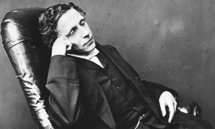 1898: El mundo pierde a Lewis Carroll, autor de Alicia en el país de las maravillas