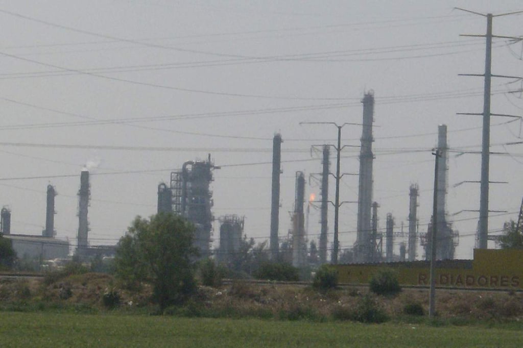 Interrumpen operaciones en refinería de Tula por falla eléctrica