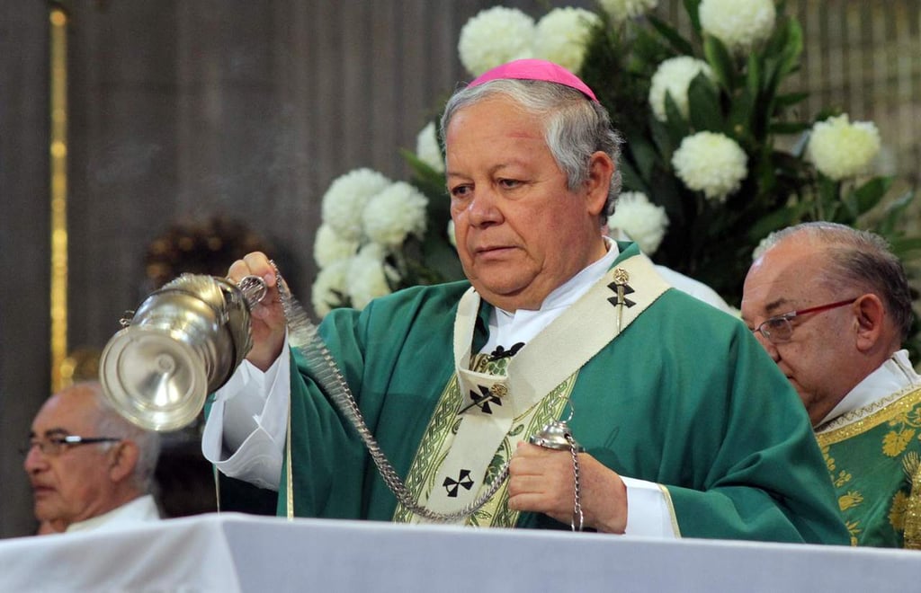 Hospitalizan al arzobispo de Puebla tras sufrir un infarto