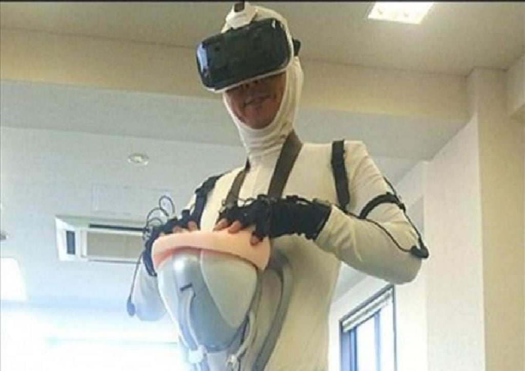 Diseñan un traje para tener sexo virtual