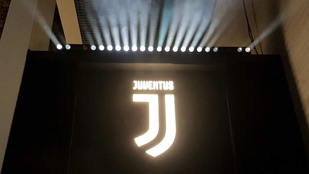 Juventus presenta su nuevo escudo