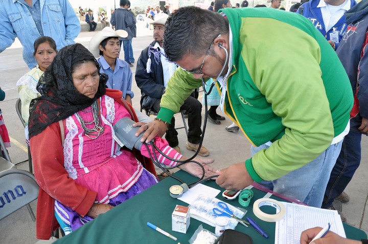 Llevan programa de salud a indígenas