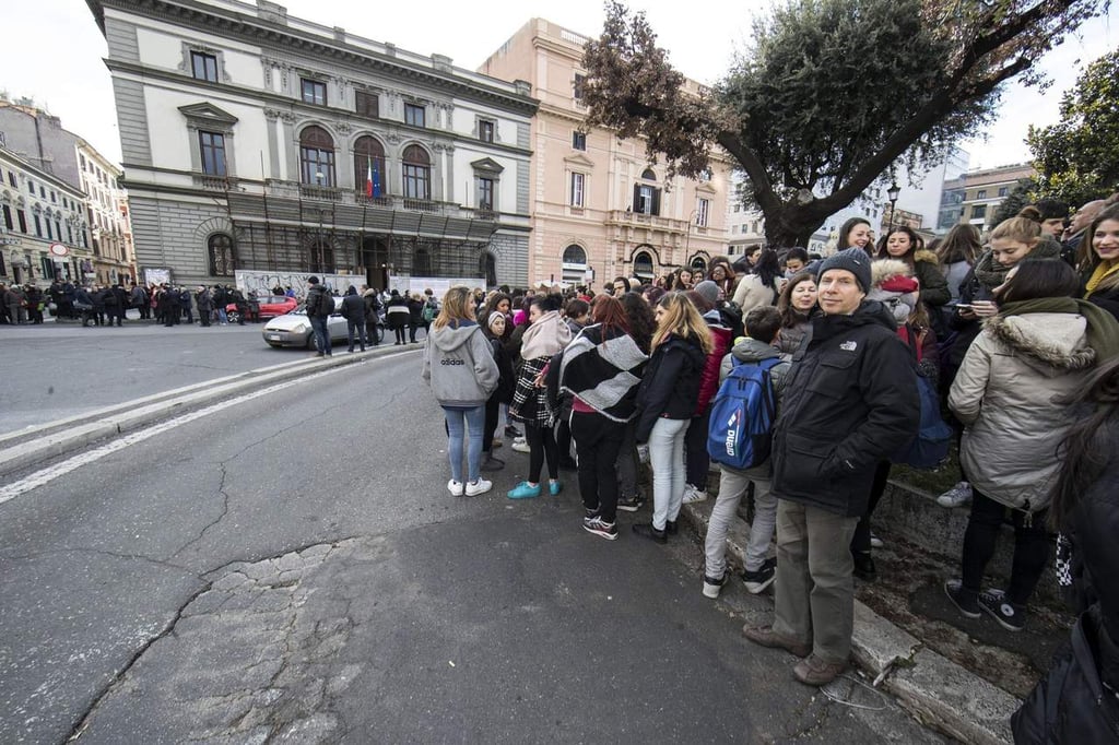 Sacuden tres sismos al centro de Italia en una hora