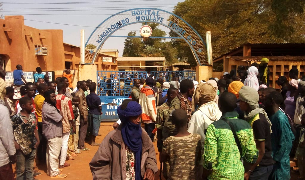 Ataque suicida en cuartel militar en Mali deja 67 muertos