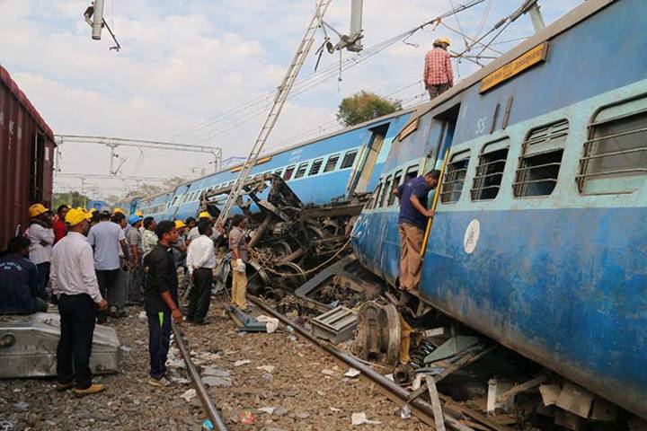 Accidente de tren en India deja 39 muertos y 50 heridos