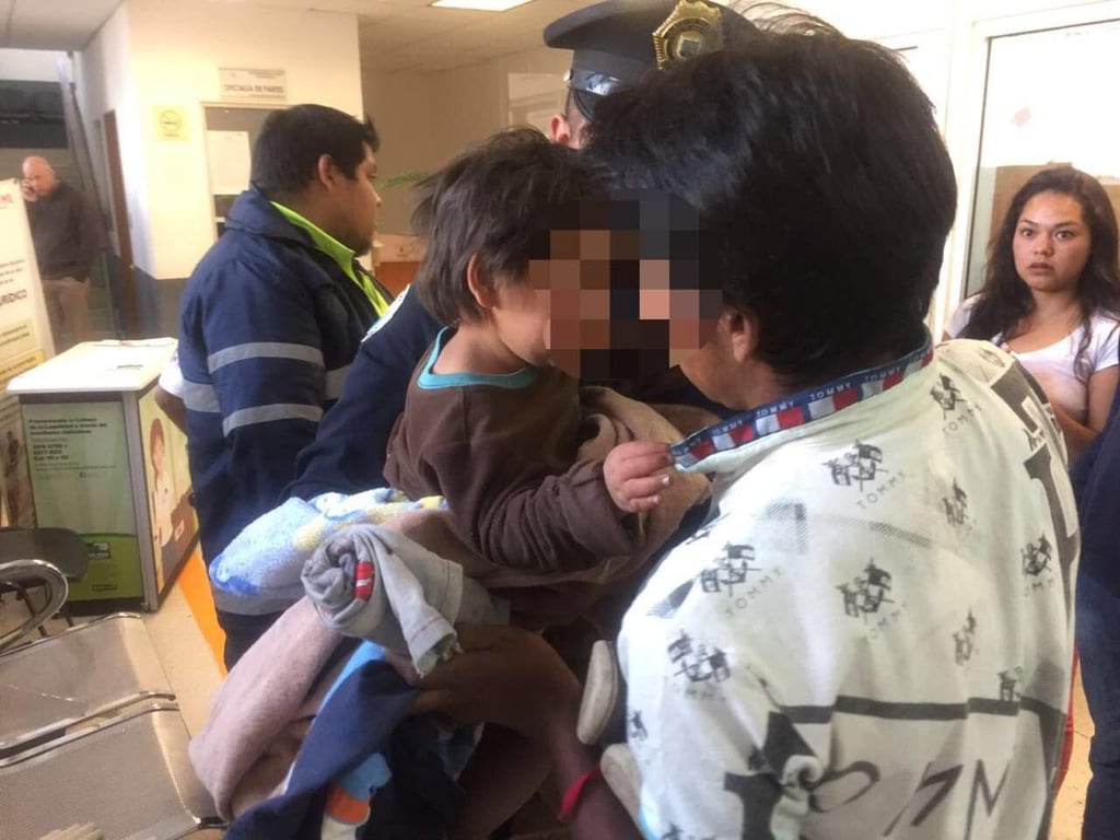 Policías entregan a su madre a bebé que deambulaba solo en Cuajimalpa