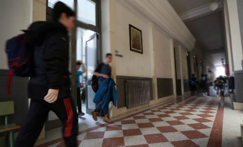 Adolescente apuñala a seis compañeros en escuela de España