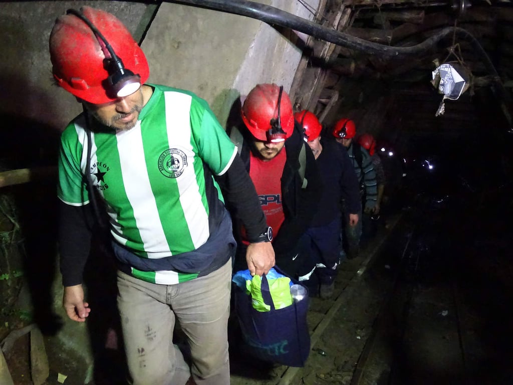 Toman a 19 mineros de rehenes dentro de mina en Bolivia