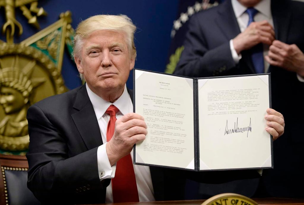 Trump firma orden ejecutiva para proteger país de 'entrada de terroristas'