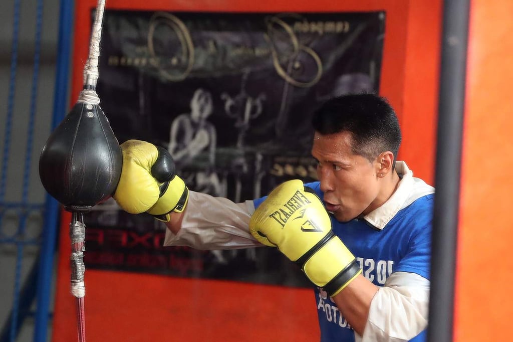 Boxeadores 'Bandido' Vargas y 'Alacrán' Berchelt libran báscula