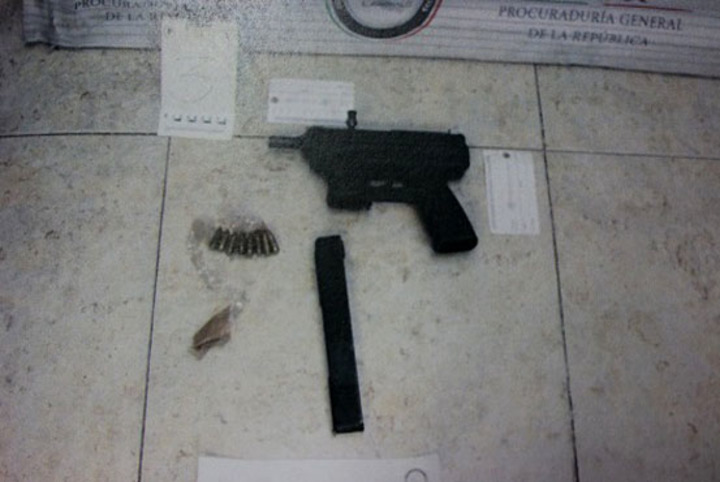 Vinculan a pareja por armas y drogas