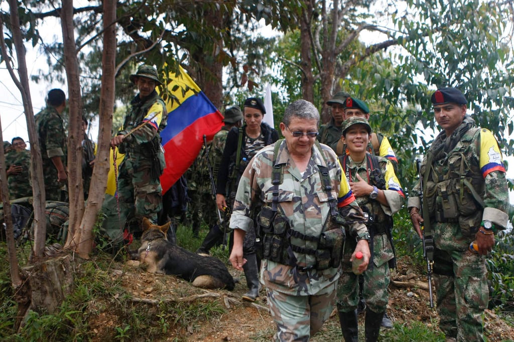 Entre críticas del gobierno, llegan las FARC a zonas de reunión