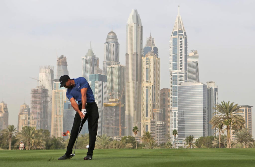Tiger Woods arranca mal en Dubai