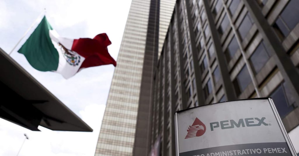 Prevé Fitch que carga fiscal eleve deuda de Pemex a 125 mil mdd