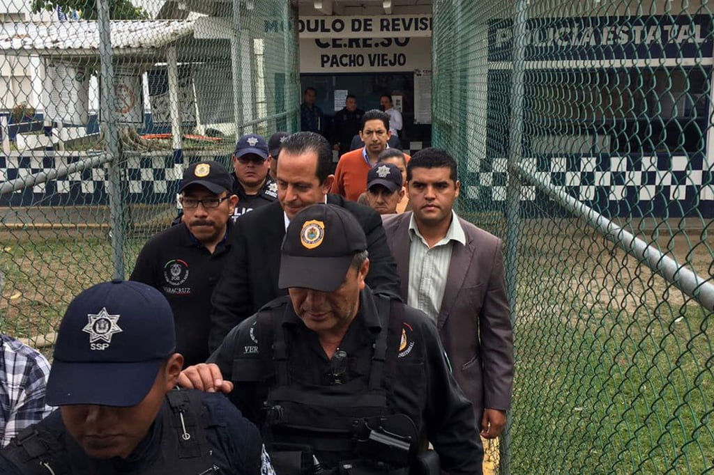 Dan prisión preventiva de ocho meses a exjefe policial de Veracruz