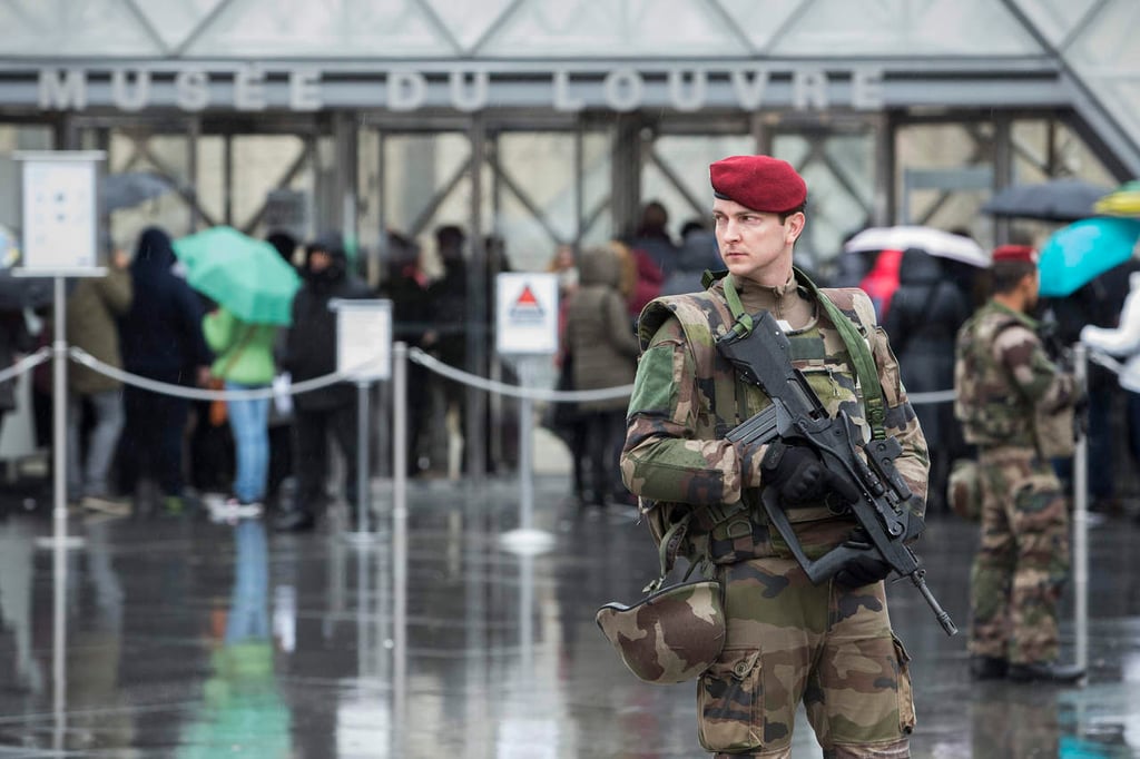 Museo del Louvre reabre tras ataque terrorista