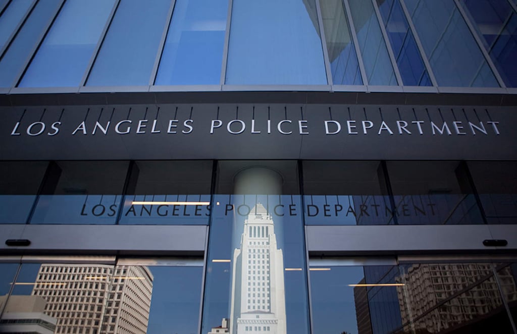 Departamento de policía de Los Ángeles anuncia arrestos por incendio de 1993