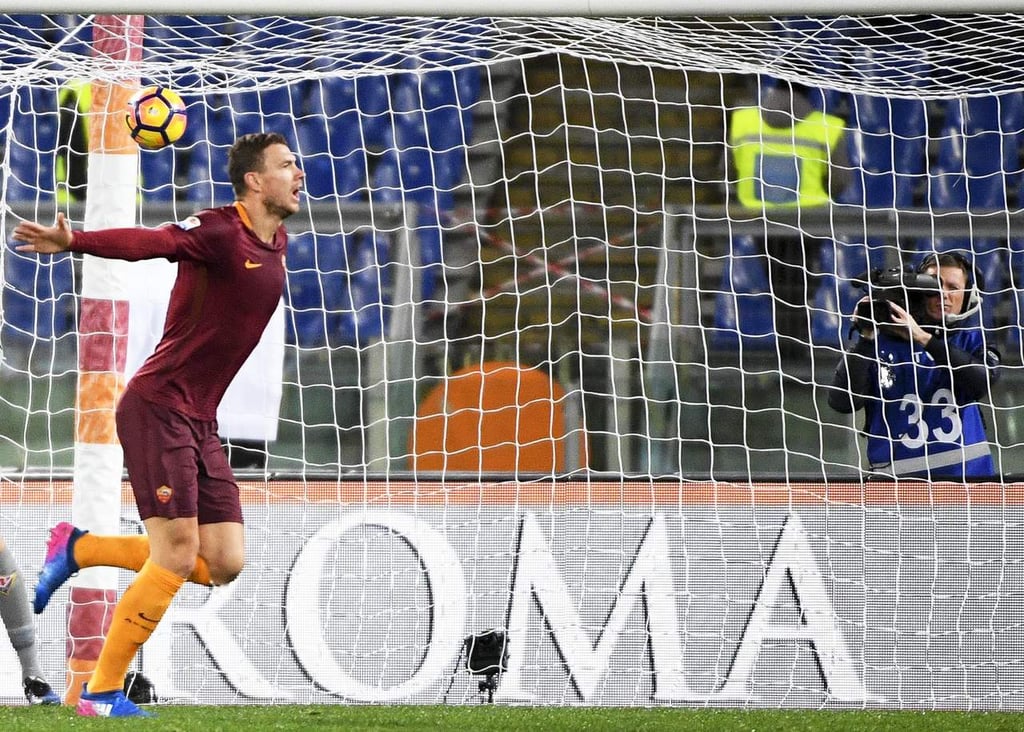 Roma golea a la Fiorentina de Carlos Salcedo