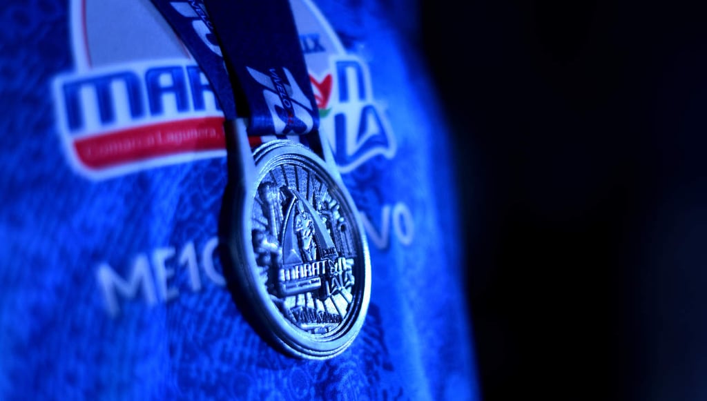 Presentan playera y medalla del Maratón Lala