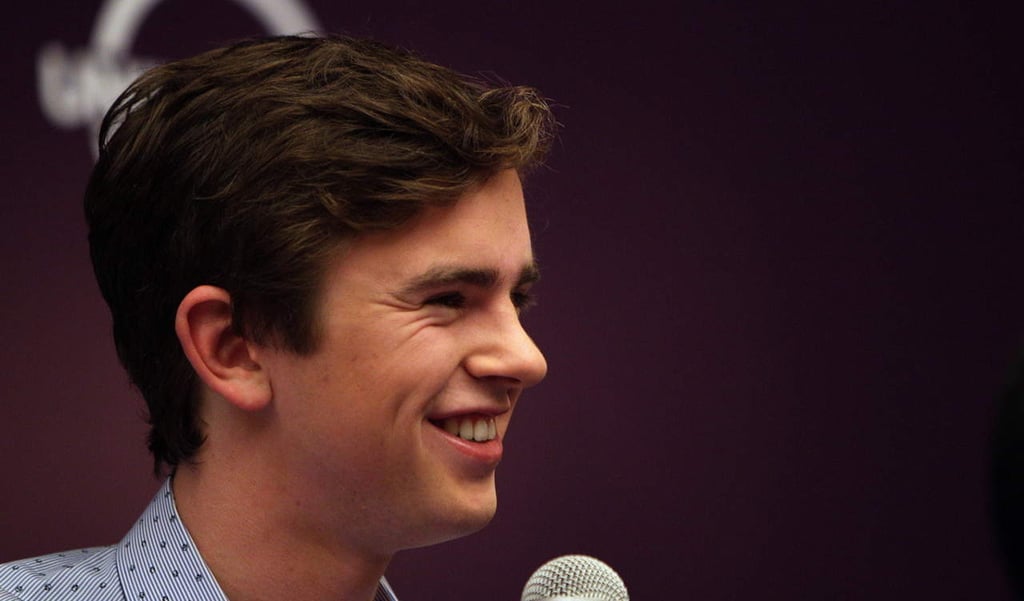 1992: Ve la primera luz Freddie Highmore, famoso actor británico