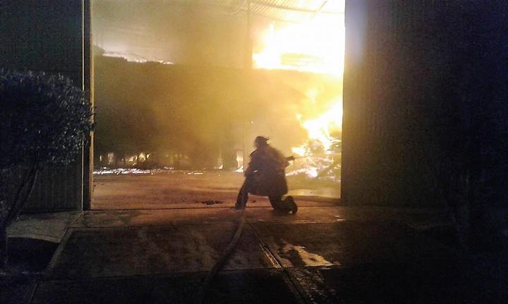 Incendio consume carpintería en Guadalupe Victoria