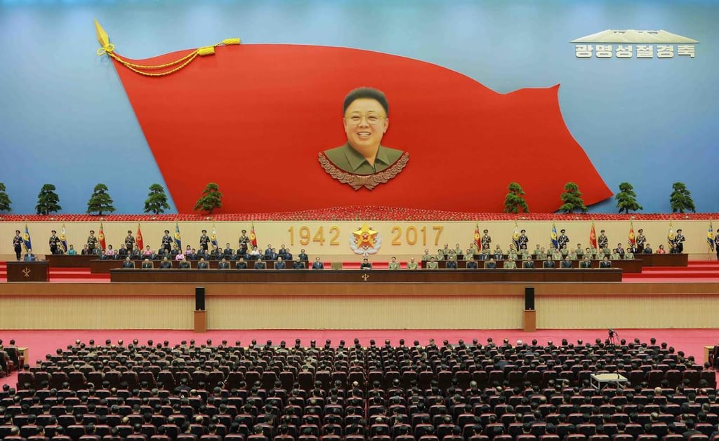 Corea del Norte celebra a lo grande el 75 aniversario de Kim Jong-il