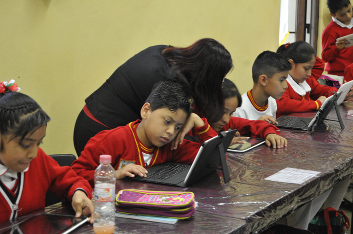 Dona SEP tabletas a  escuelas sin internet