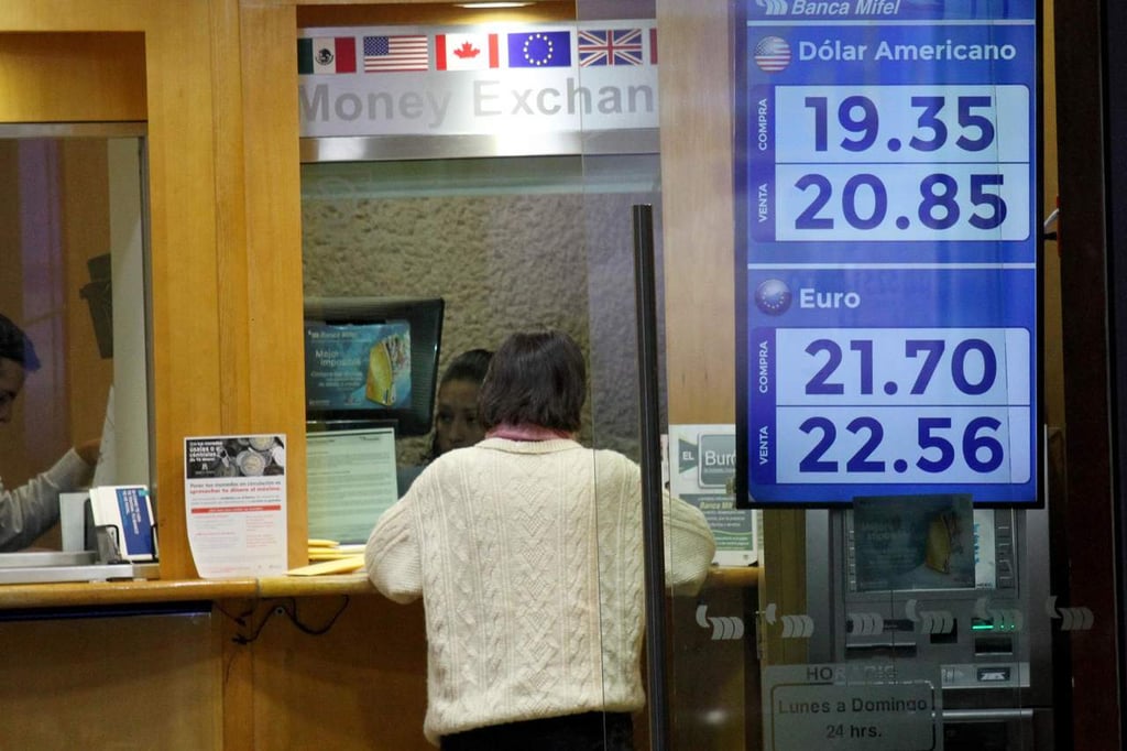 Dólar abre en 20.88 pesos en bancos de la Ciudad de México
