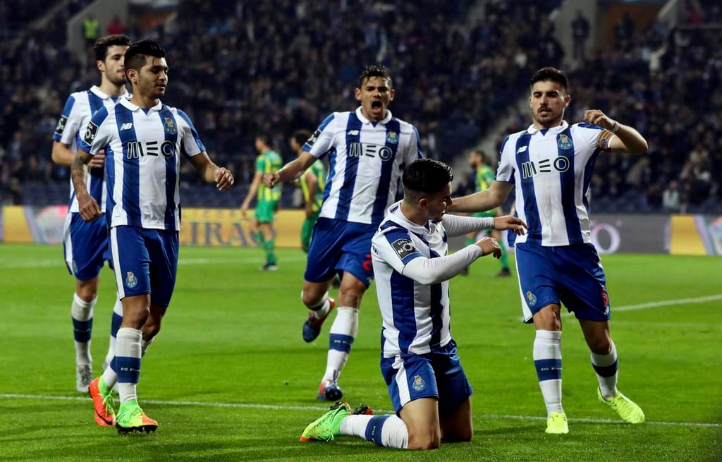 Porto golea y toma el liderato de la Primera Liga