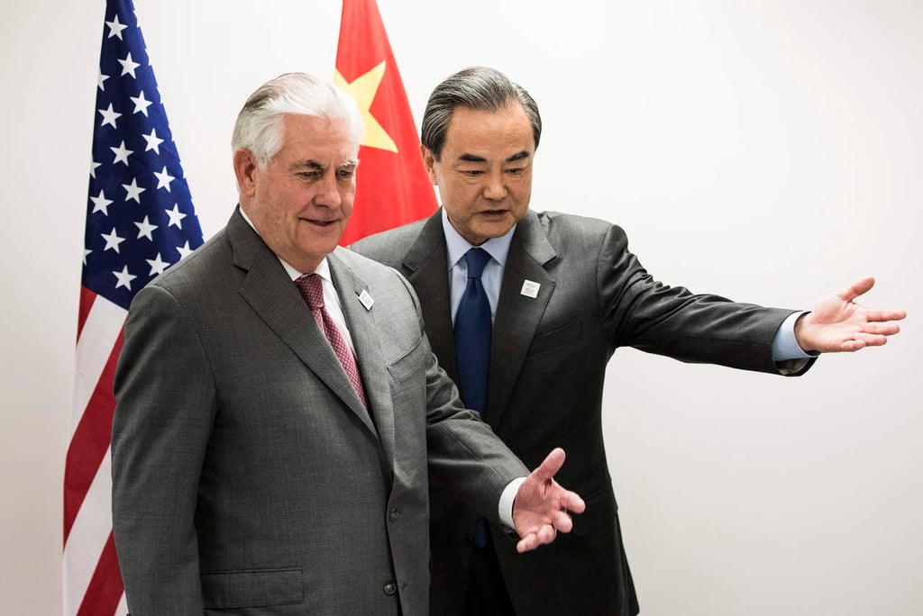 Se entrevista Tillerson con homólogo chino