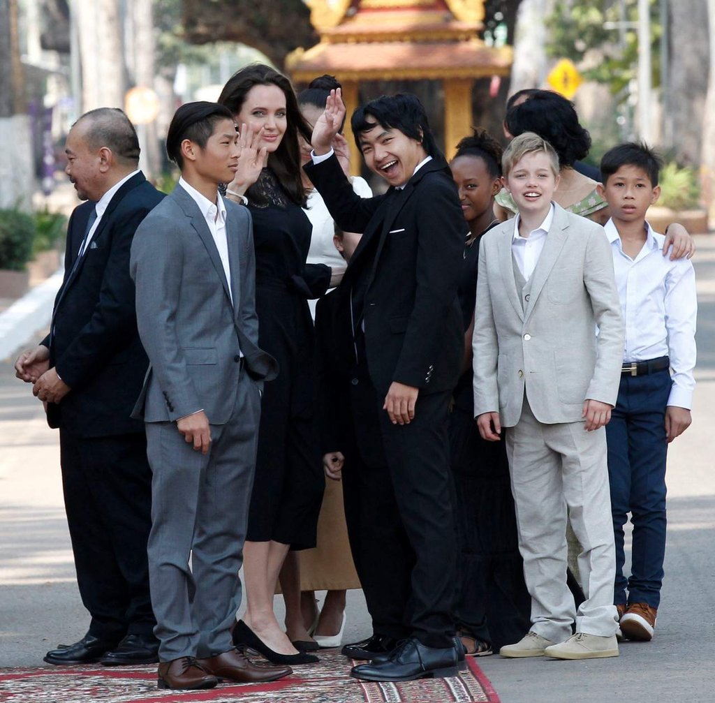 'Siempre seremos una familia', dice Jolie sobre su divorcio