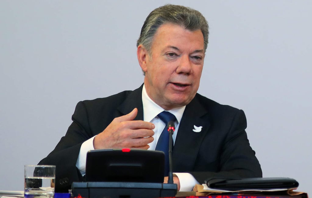 Destaca Juan Manuel Santos democracia en Ecuador