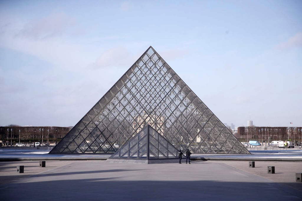 Pierde París millón y medio de turistas en 2016 tras atentados
