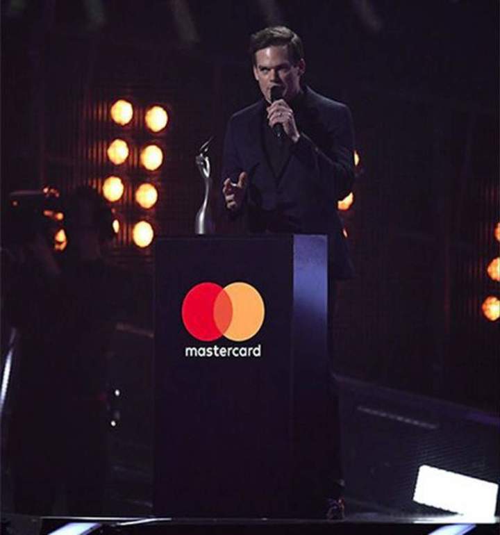 Gana David Bowie a mejor artista en los Brit Awards de forma póstuma