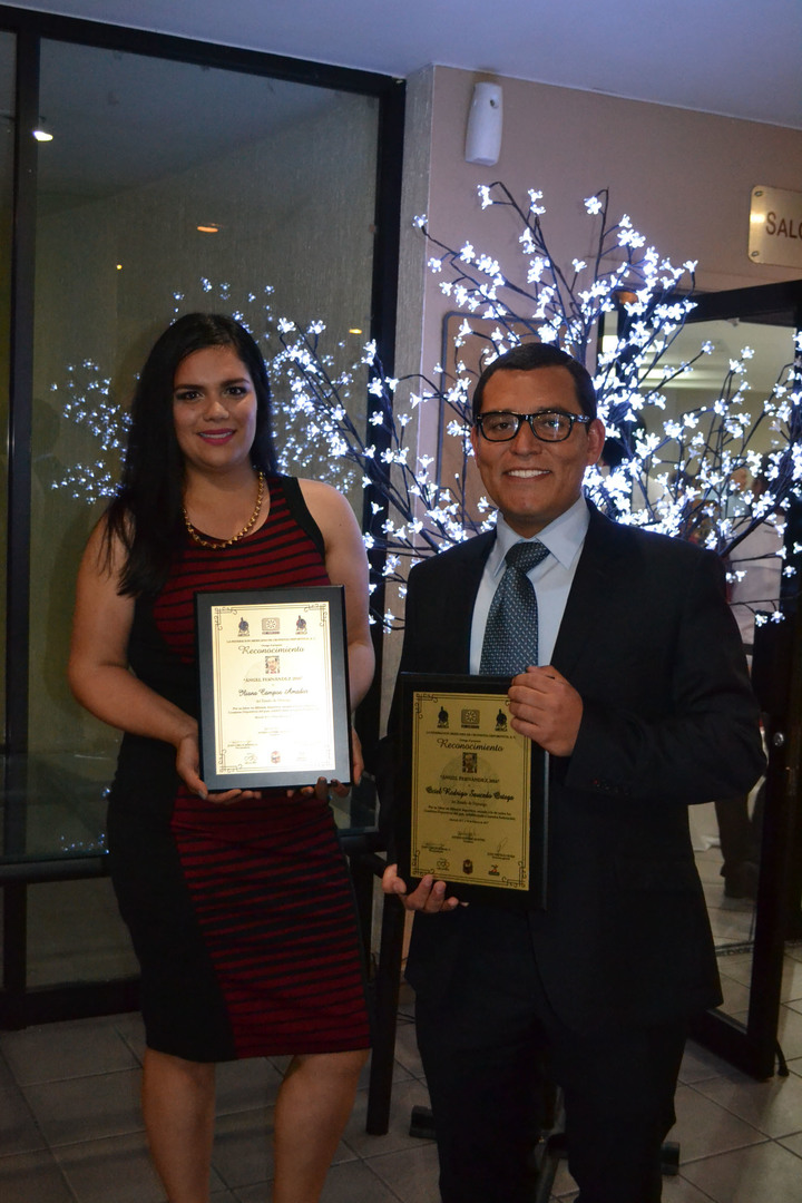 Cronistas duranguenses reciben el premio Ángel Fernández
