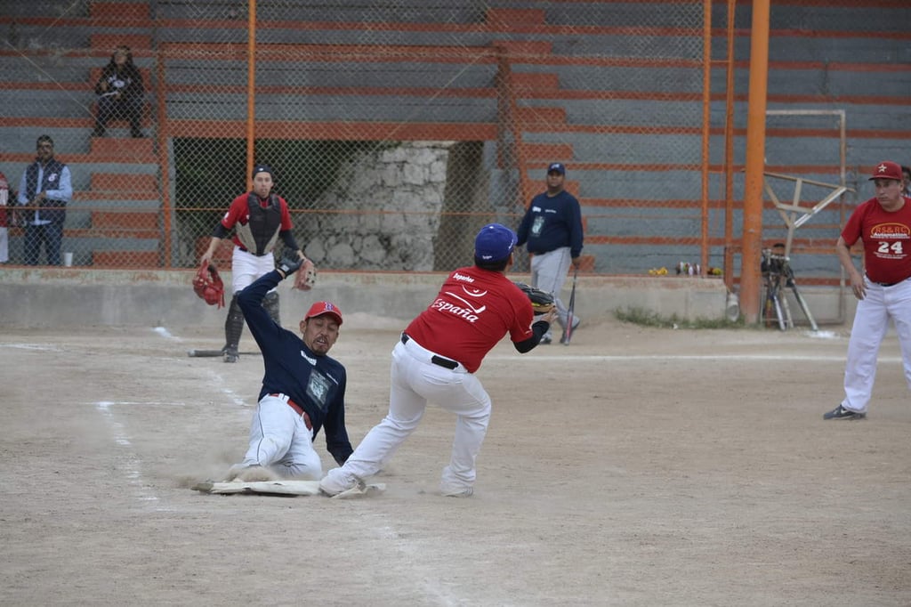 Lucen pitchers en softbol de Lerdo