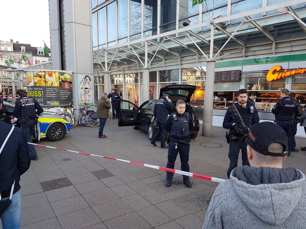 Hombre atropella a varias personas en zona peatonal alemana