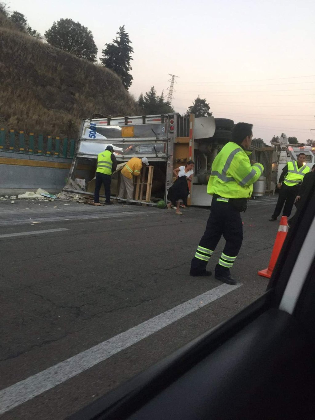 Reabren carretera México-Cuernavaca tras horas varados