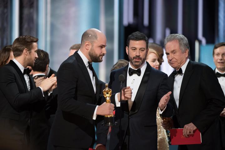 Tweeting accountant blamed for Oscar best picture blunder