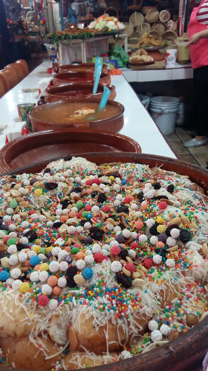 Jóvenes hacen 'fuchi' a comida de Cuaresma