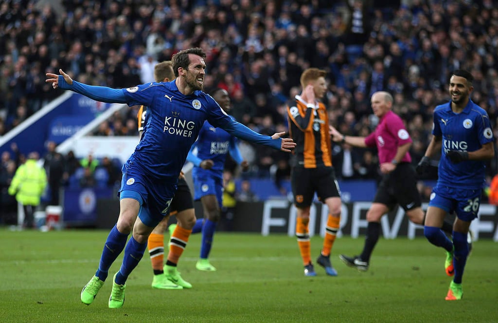 Leicester se aleja del descenso tras otra victoria